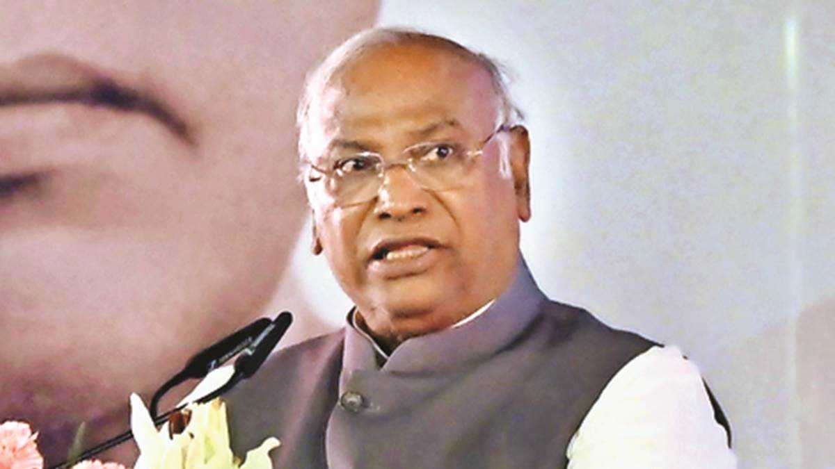 कांग्रेस अध्यक्ष खड़गे आज पहुंचेंगे छत्तीसगढ़, जंजगीर में सभा को करेंगे संबोधित